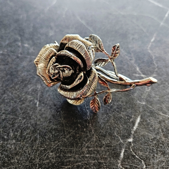 Large Silver Rose Statement Ring - Picture 2 of 4